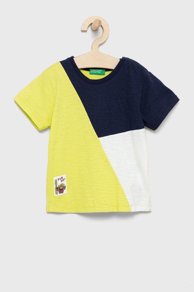 Дитяча бавовняна футболка United Colors of Benetton з аплікацією колір барвистий (2366698)