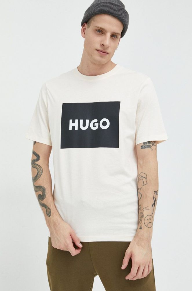 Бавовняна футболка HUGO колір бежевий з принтом (2494429)