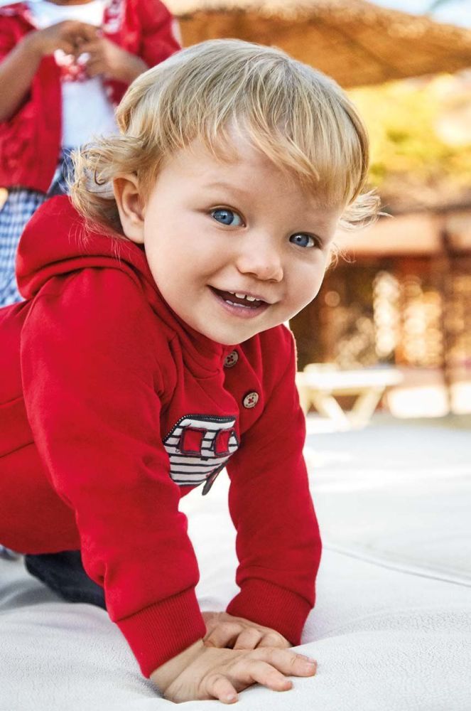 Кофта для немовлят Mayoral колір червоний з капюшоном з аплікацією (2939080)