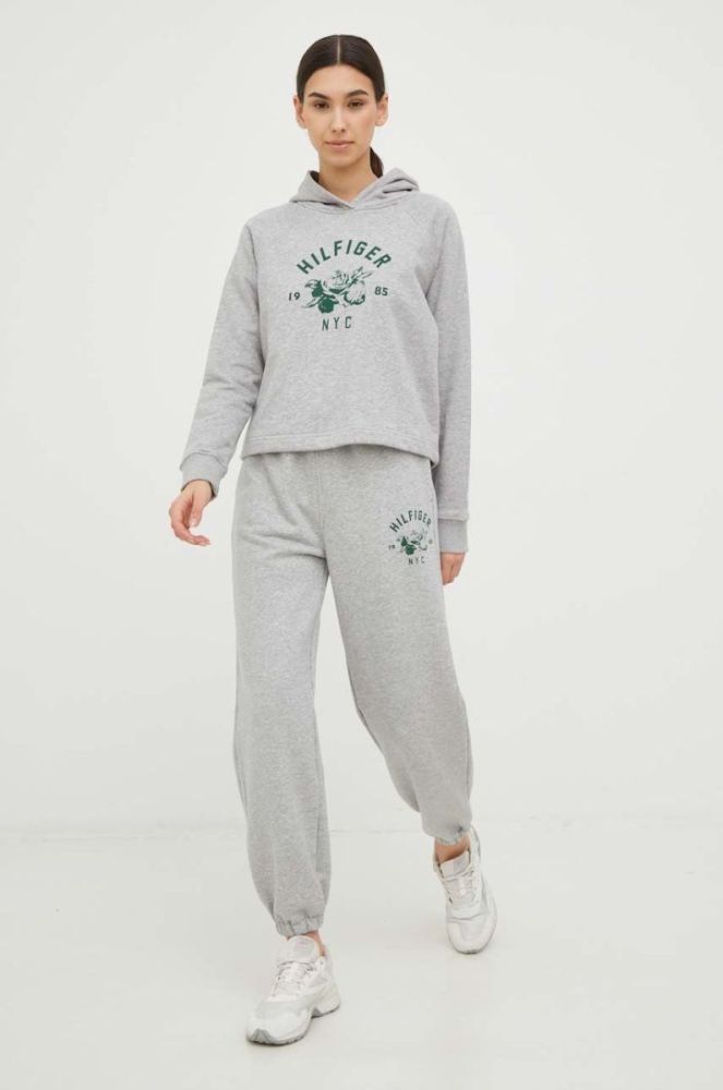 Кофта Tommy Hilfiger жіноча колір сірий з капюшоном з принтом (2837136) фото 2