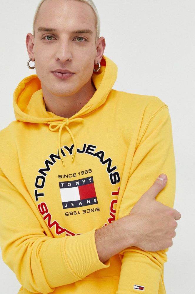 Бавовняна кофта Tommy Jeans чоловіча колір жовтий з капюшоном з принтом (2827038)