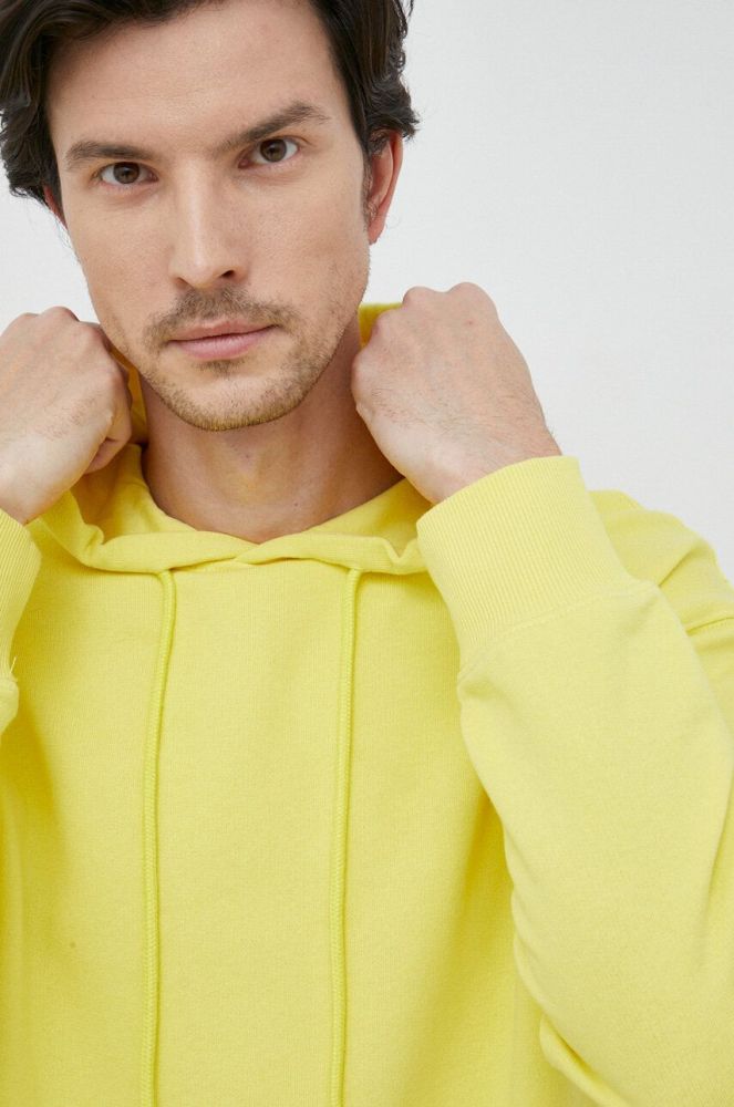 Бавовняна кофта United Colors of Benetton чоловіча колір жовтий з капюшоном однотонна