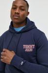 Бавовняна кофта Tommy Jeans чоловіча колір синій з капюшоном з принтом (2979540) Бавовняна кофта Tommy Jeans чоловіча колір синій з капюшоном з принтом (2979540)