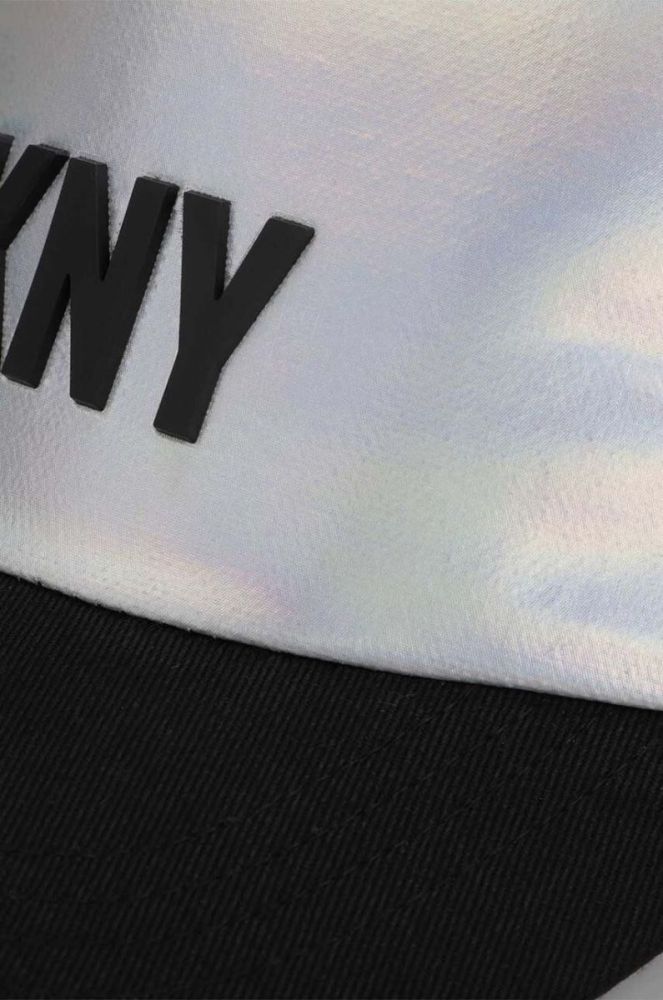Дитяча шапка Dkny колір срібний з принтом фото 4