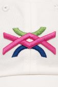 Дитяча бавовняна кепка United Colors of Benetton колір білий з аплікацією (3288616)