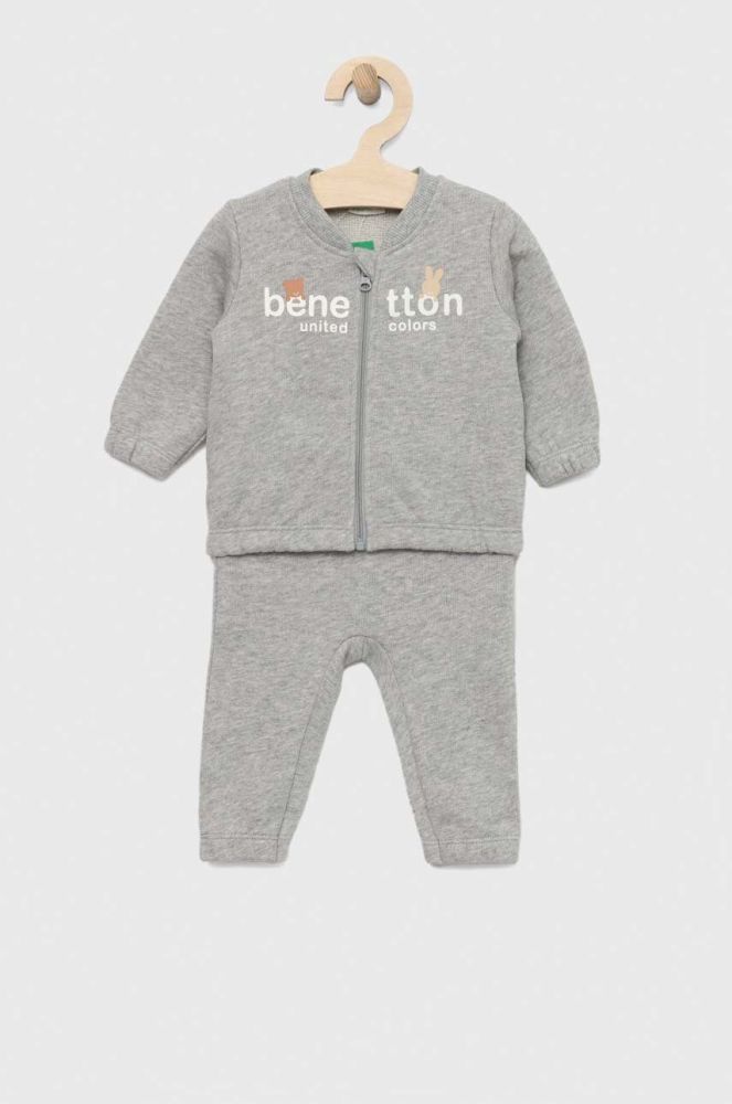 Дитячий бавовняний костюм United Colors of Benetton колір сірий (2983980)