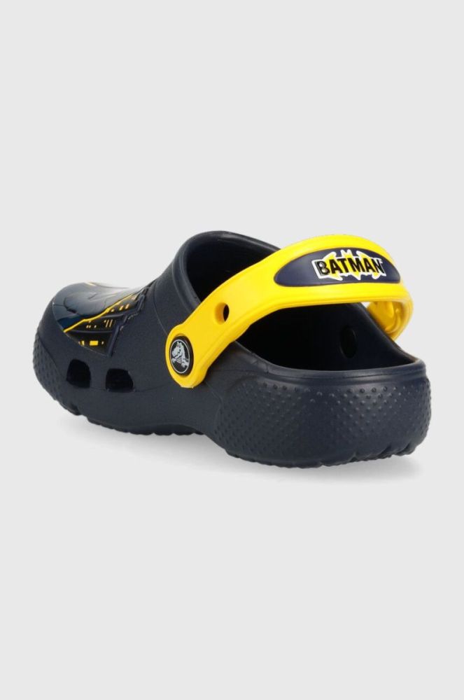 Дитячі шльопанці Crocs FL BATMAN PATCH колір синій фото 3