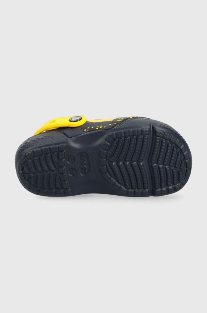 Дитячі шльопанці Crocs FL BATMAN PATCH колір синій фото 5