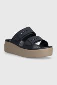 Шльопанці Crocs Brooklyn Low Wedge Sandal жіночі колір синій на платформі 207431
