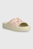 Шльопанці Crocs Classic Platform Snake Print жіночі колір бежевий на платформі 208242