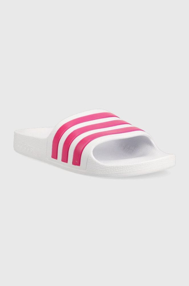Дитячі шльопанці adidas ADILETTE AQUA K колір білий (2888921) фото 2