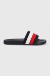 Шльопанці Tommy Hilfiger FM0FM04348 HILFIGER CORPORATE POOL SLIDE чоловічі колір синій Шльопанці Tommy Hilfiger FM0FM04348 HILFIGER CORPORATE POOL SLIDE чоловічі колір синій