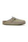 Замшеві шльопанці Birkenstock 1025788 чоловічі колір зелений Boston 1025788-Khaki Замшеві шльопанці Birkenstock 1025788 чоловічі колір зелений Boston 1025788-Khaki