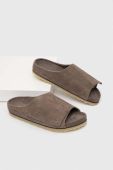 Замшеві шльопанці Birkenstock x Fear Of God чоловічі колір сірий 1024729-dgrey Замшеві шльопанці Birkenstock x Fear Of God чоловічі колір сірий 1024729-dgrey
