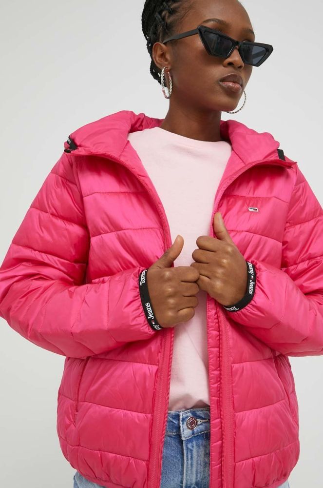 Куртка Tommy Jeans жіноча колір рожевий перехідна (2870575)