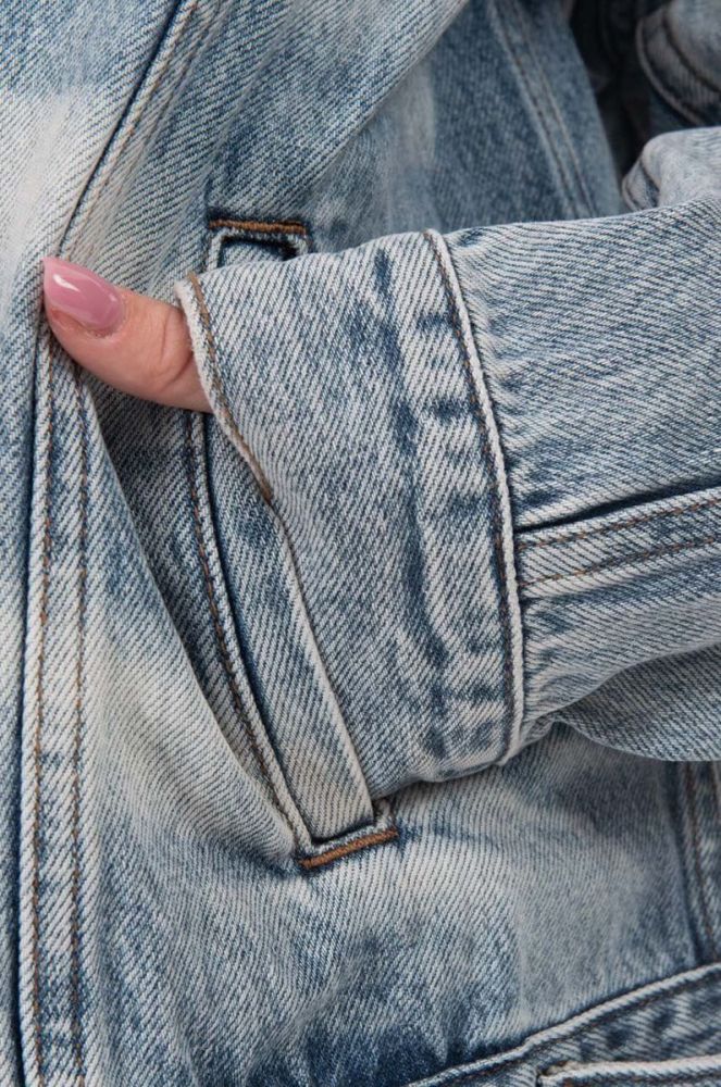 Джинсова куртка KSUBI жіноча перехідна oversize WPS23JK006-DENIM колір блакитний фото 4