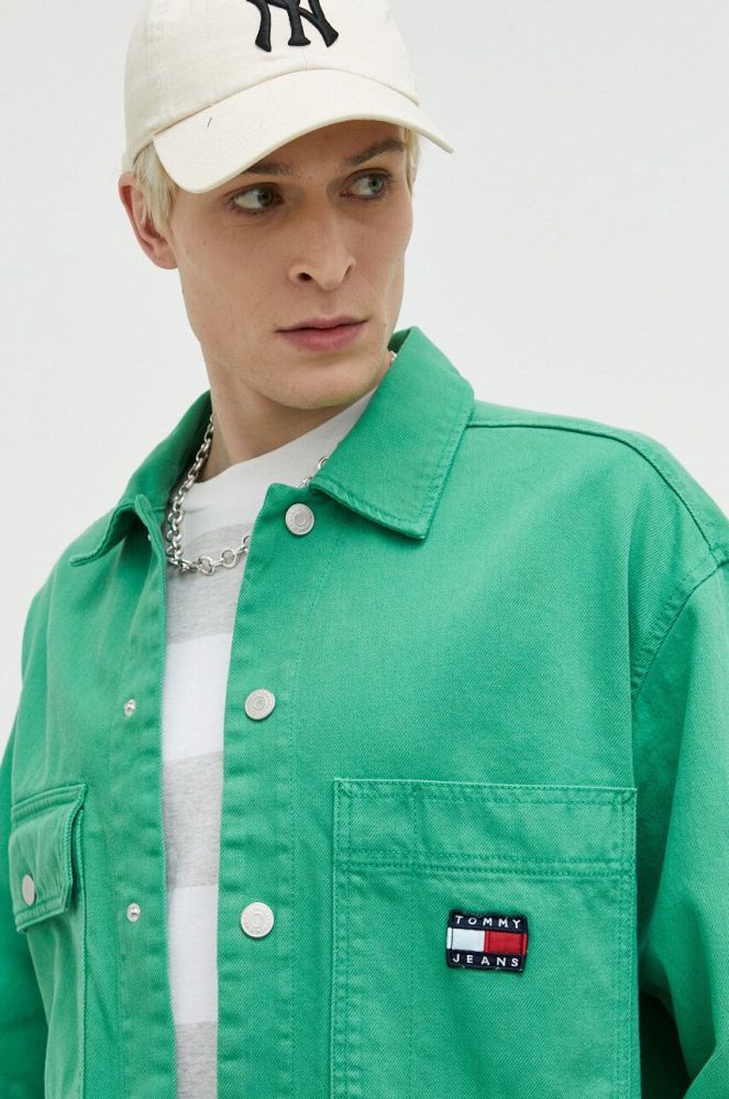 Джинсова куртка Tommy Jeans чоловіча колір зелений перехідна