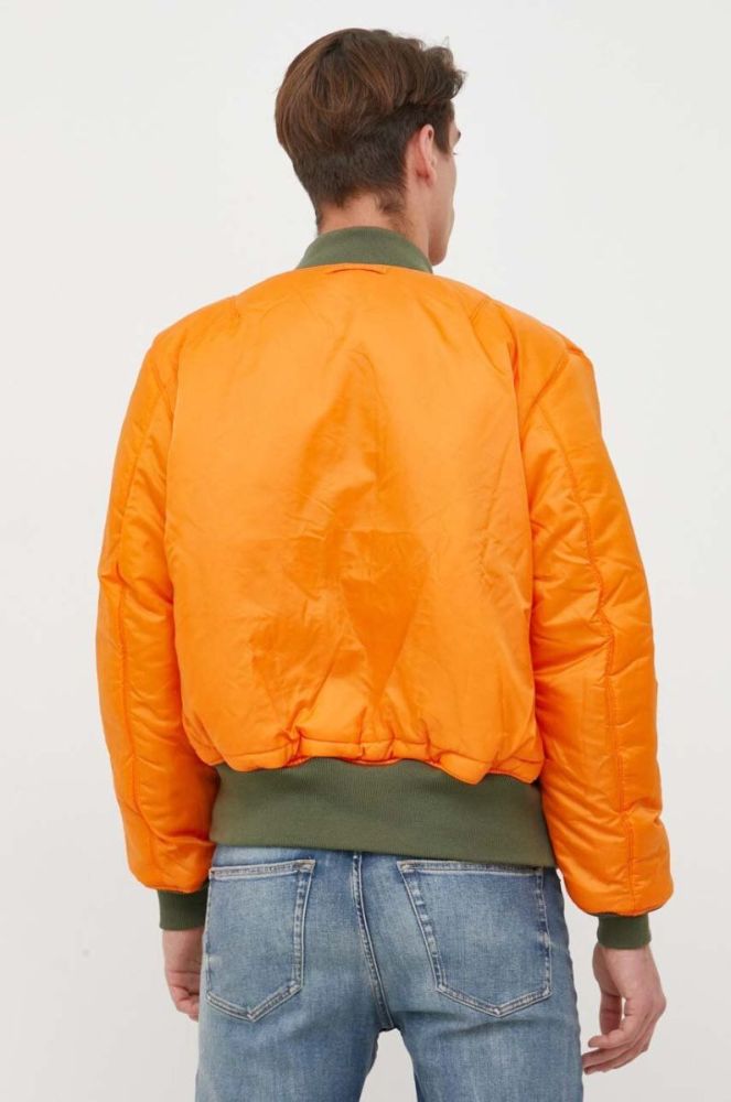 Двостороння куртка-бомбер Alpha Industries чоловіча колір зелений перехідна 100101.01-SageGreen фото 5