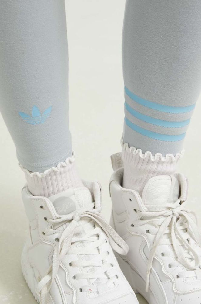 Легінси adidas Originals жіночі колір сірий з принтом фото 4