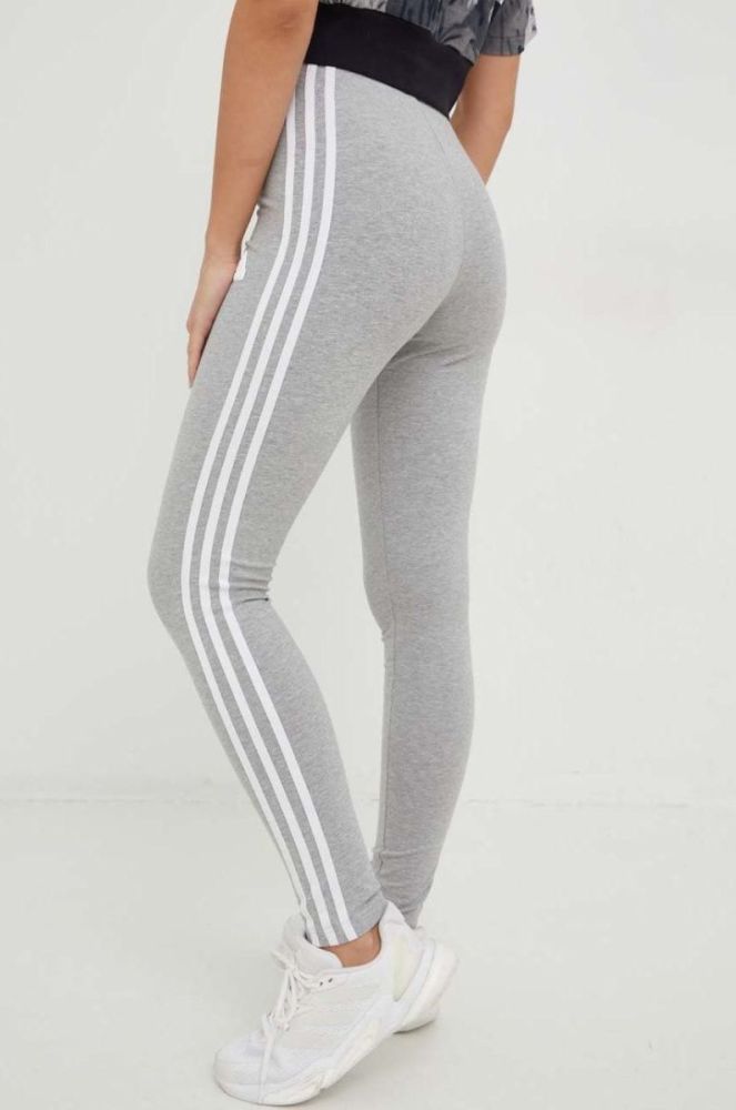 Легінси adidas жіночі колір сірий з аплікацією фото 3