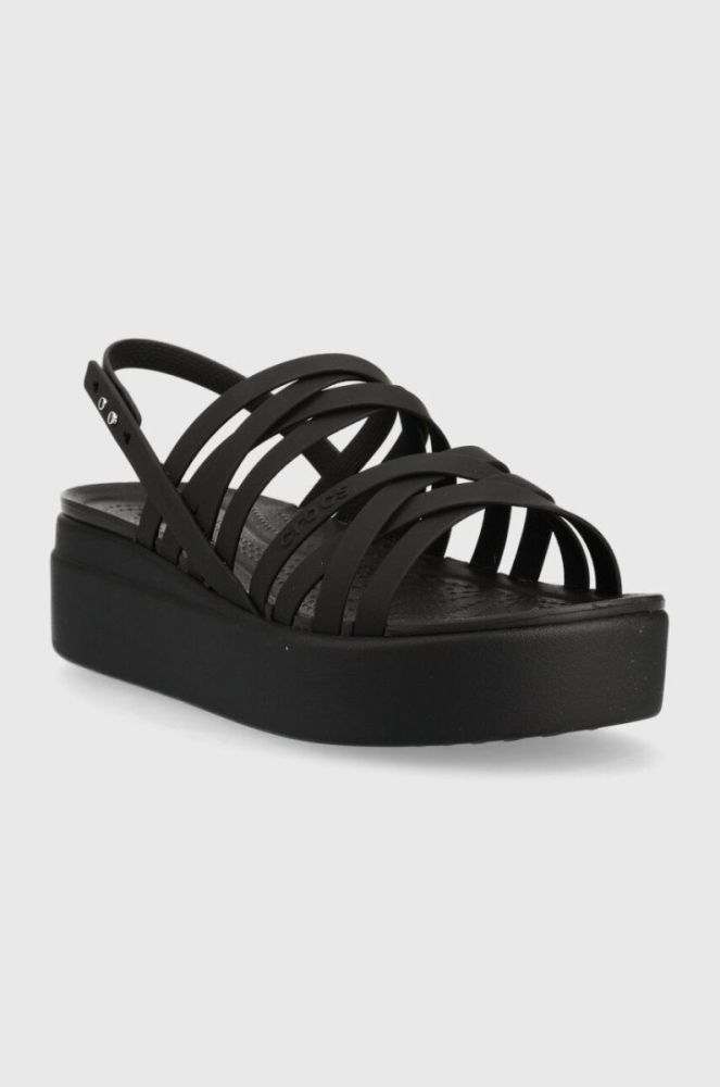 Сандалі Crocs Brooklyn Strappy Low Wedge жіночі колір чорний на платформі 206751 фото 2