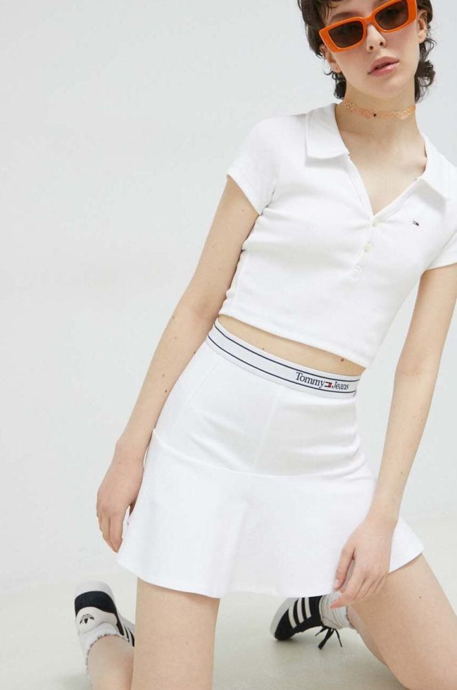 Спідниця Tommy Jeans колір білий mini розкльошена (2996680)