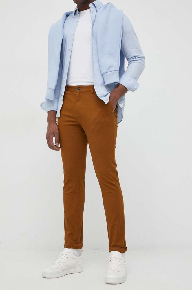 Штани Sisley чоловічі колір коричневий облягаюче (3128761)