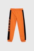 Дитячі бавовняні штани Guess колір помаранчевий з аплікацією (2856688)