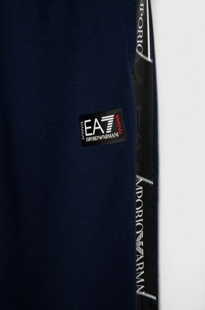 Дитячі бавовняні штани EA7 Emporio Armani колір синій з принтом (3140666) фото 3