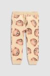 Дитячі спортивні штани Coccodrillo колір бежевий візерунок (3188440) Дитячі спортивні штани Coccodrillo колір бежевий візерунок (3188440)