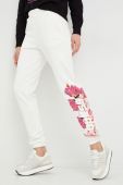 Бавовняні спортивні штани Guess жіночі колір бежевий з принтом
