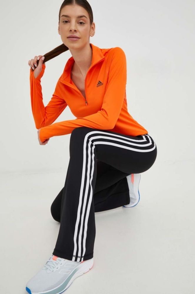 Штани для тренувань adidas Performance Training Essentials жіночі колір чорний з аплікацією фото 2