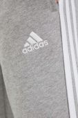 Бавовняні спортивні штани adidas жіночі колір сірий з аплікацією