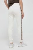 Спортивні штани Guess колір бежевий з аплікацією (3309218)