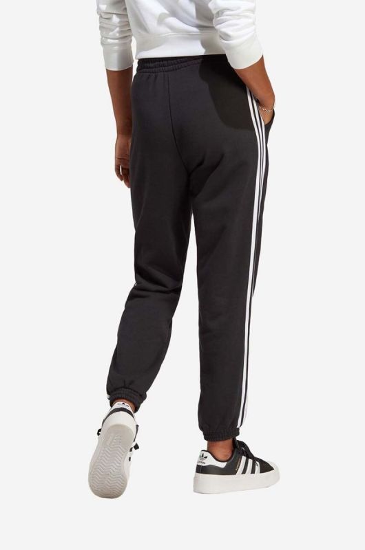 Бавовняні спортивні штани adidas Originals колір чорний з аплікацією IB7457-black фото 2