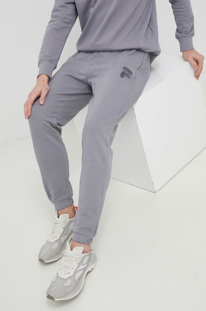 Бавовняні спортивні штани Fila колір сірий однотонні