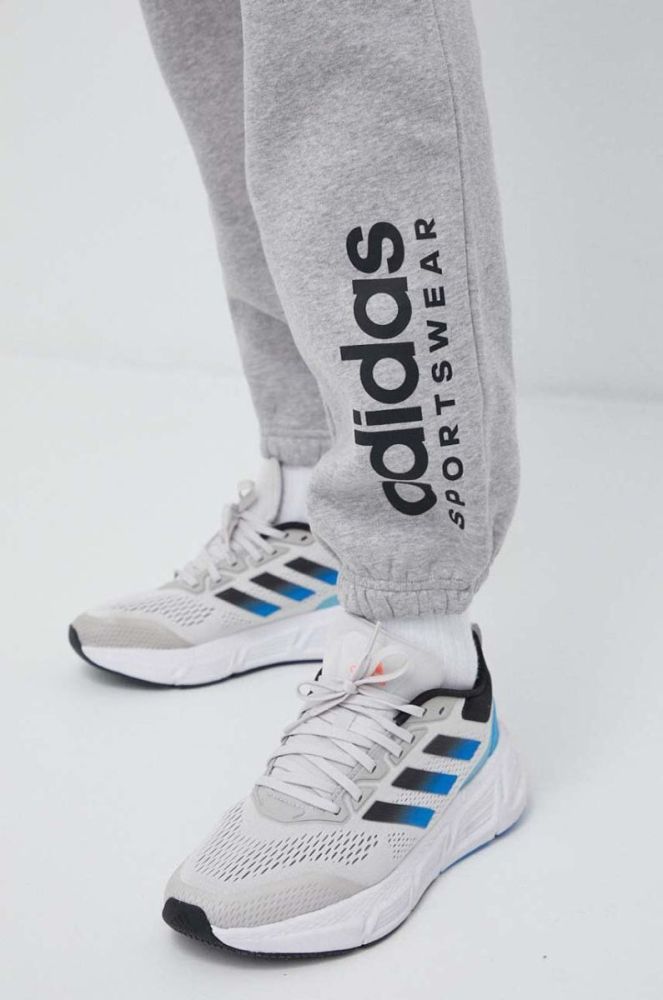 Спортивні штани adidas колір сірий з принтом (3113470) фото 4