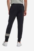 Спортивні штани adidas Originals Adicolor Neuclassics колір чорний з аплікацією HM1861-black