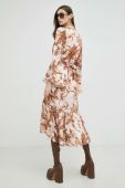 Сукня Guess колір коричневий midi розкльошена (2911573)