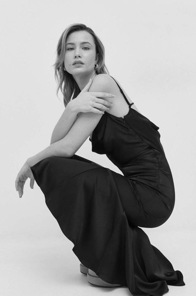 Сукня Trussardi колір чорний midi пряма фото 5