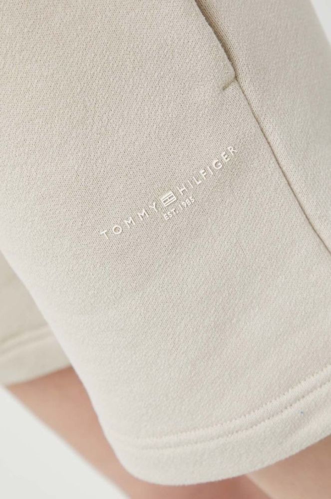 Шорти Tommy Hilfiger жіночі колір бежевий однотонні висока посадка фото 4