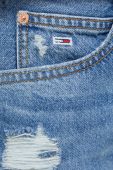 Джинсові шорти Tommy Jeans жіночі однотонні середня посадка колір блакитний (3075119)