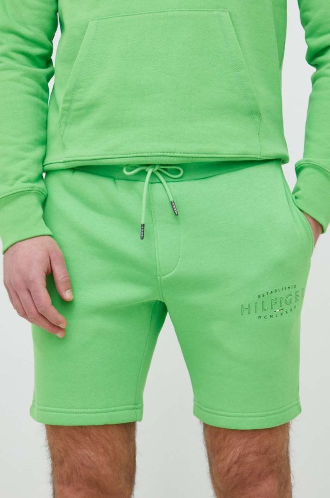 Шорти Tommy Hilfiger чоловічі колір зелений (3058752)