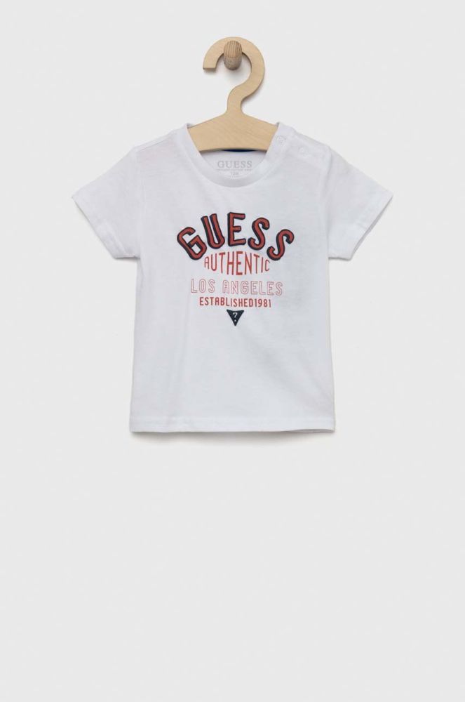 Бавовняна футболка для немовлят Guess колір білий з принтом (2902642)