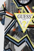 Дитяча бавовняна футболка Guess візерунок колір барвистий (2857090)