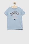 Дитяча бавовняна футболка Guess з принтом колір блакитний (2898263)