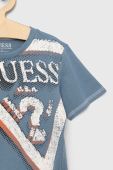 Дитяча бавовняна футболка Guess з принтом колір блакитний (2937608)