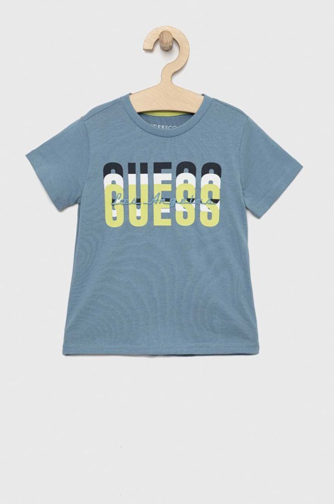 Дитяча бавовняна футболка Guess з принтом колір блакитний (2871398)