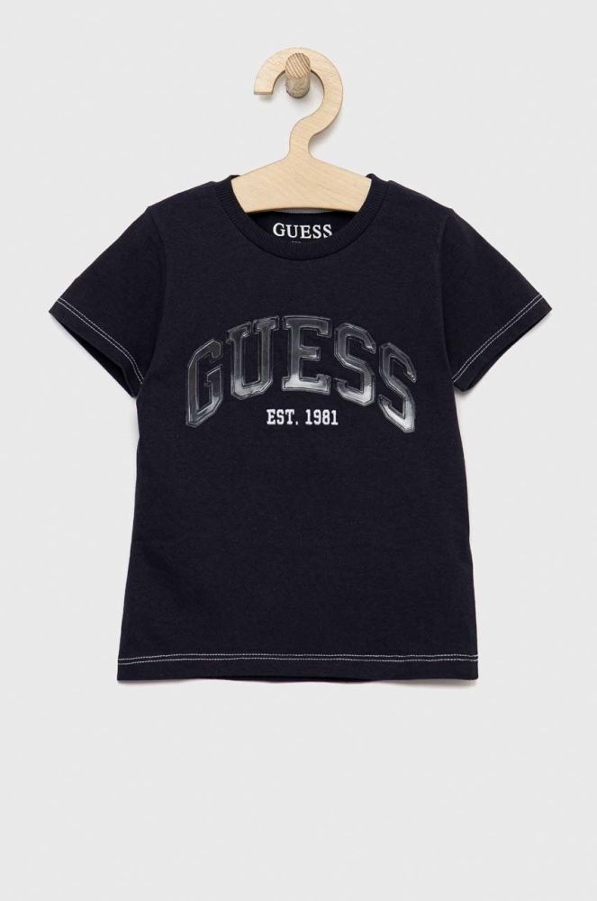 Дитяча бавовняна футболка Guess колір синій візерунок (2883356)