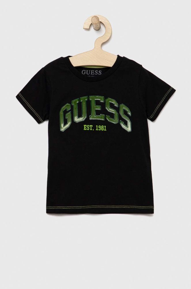 Дитяча бавовняна футболка Guess колір чорний візерунок (2883375)